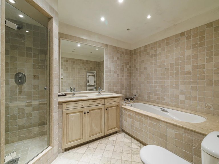 Villa for Sale in Cannes, Cannes Area 15