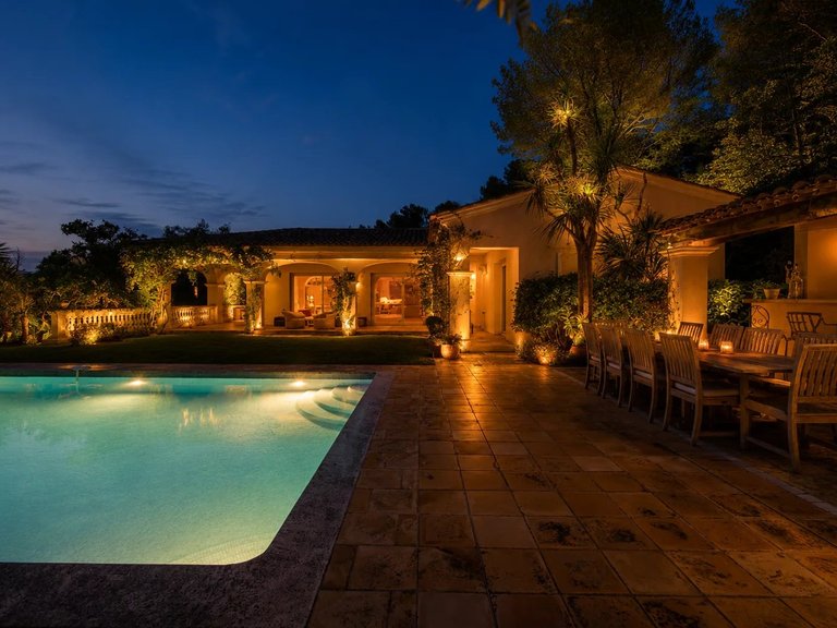 Villa for Sale in Cannes, Cannes Area 16