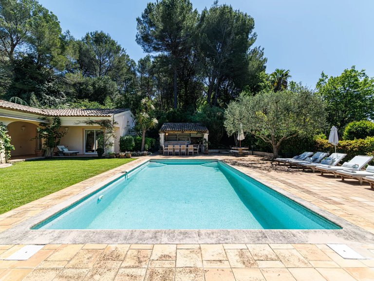 Villa for Sale in Cannes, Cannes Area 3