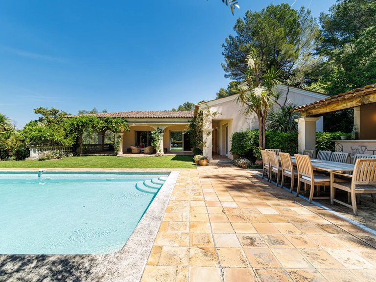 Villa for Sale in Cannes, Cannes Area 6