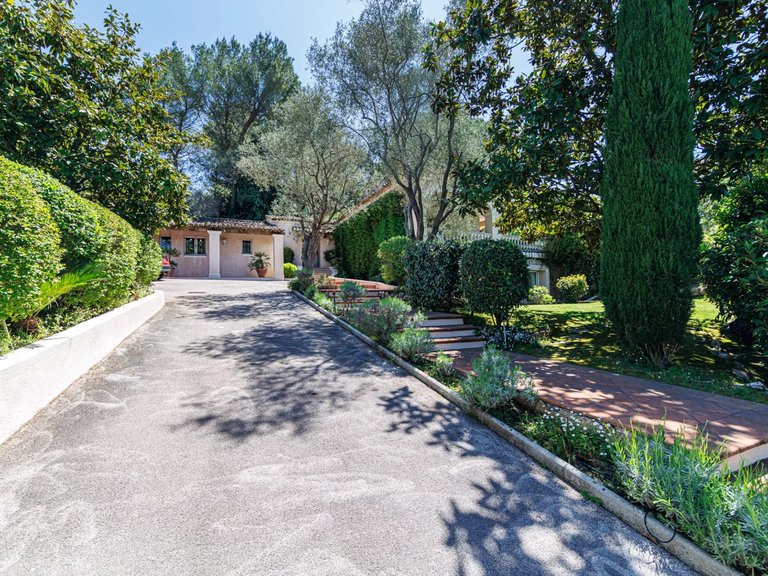 Villa for Sale in Cannes, Cannes Area 8