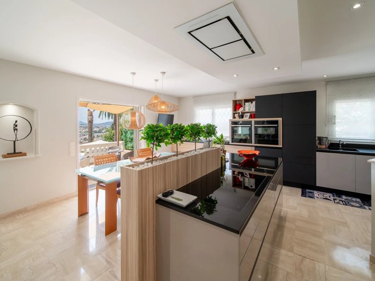 Villa for Sale in Le Cannet, Cannes Area 12