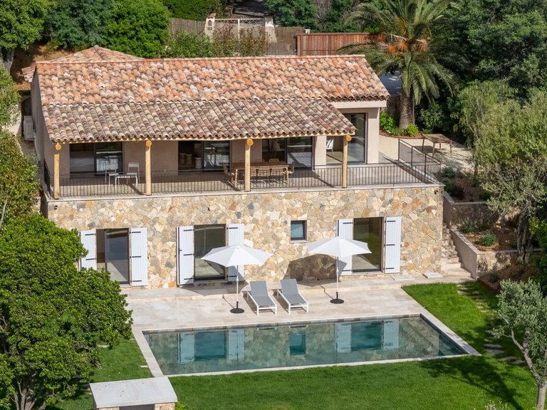 Villa for Sale in La Croix Valmer, St. Tropez, Grimaud Area 1