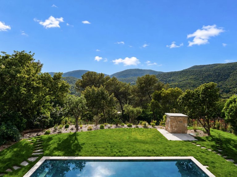Villa for Sale in La Croix Valmer, St. Tropez, Grimaud Area 2
