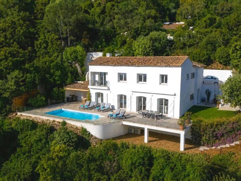 Villa for Sale in Cavalaire Sur Mer, Provence Coast (cassis To Cavalaire) 7