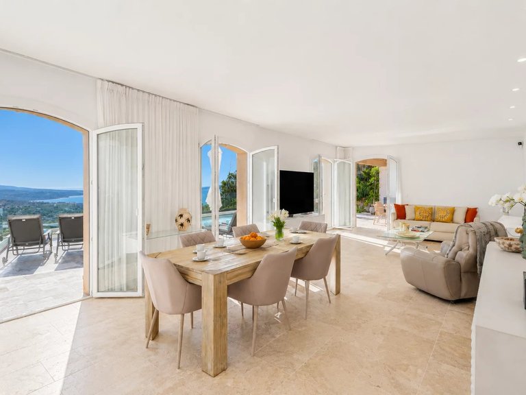 Villa for Sale in Cavalaire Sur Mer, Provence Coast (cassis To Cavalaire) 10
