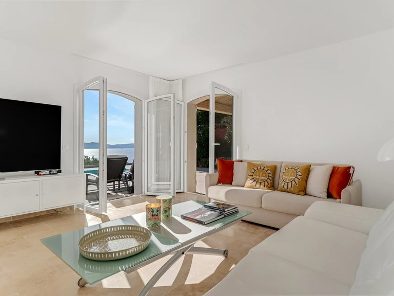Villa for Sale in Cavalaire Sur Mer, Provence Coast (cassis To Cavalaire) 12
