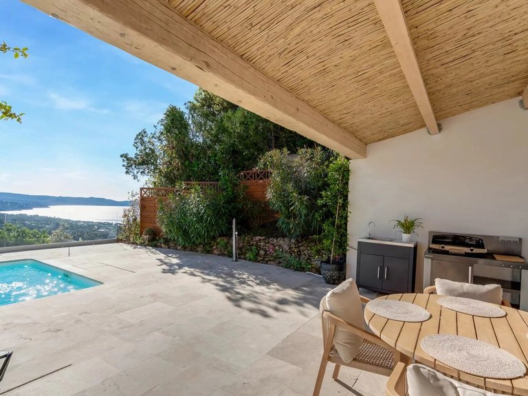 Villa for Sale in Cavalaire Sur Mer, Provence Coast (cassis To Cavalaire) 13