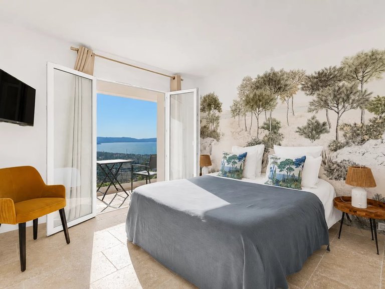 Villa for Sale in Cavalaire Sur Mer, Provence Coast (cassis To Cavalaire) 15
