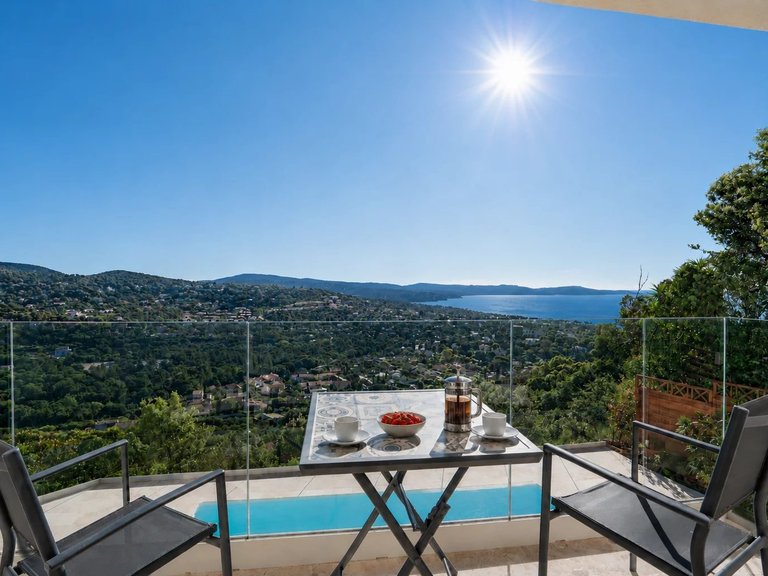 Villa for Sale in Cavalaire Sur Mer, Provence Coast (cassis To Cavalaire) 16