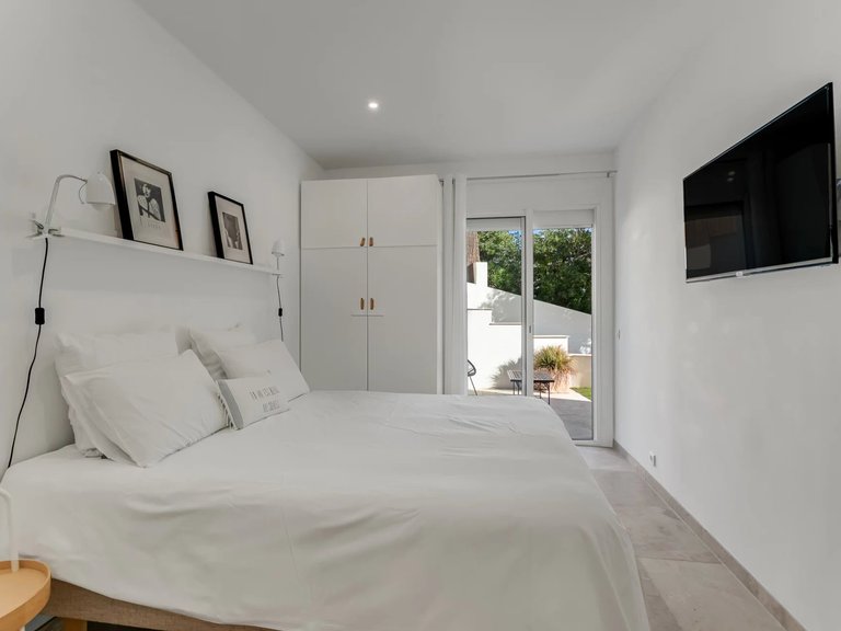 Villa for Sale in Cavalaire Sur Mer, Provence Coast (cassis To Cavalaire) 18