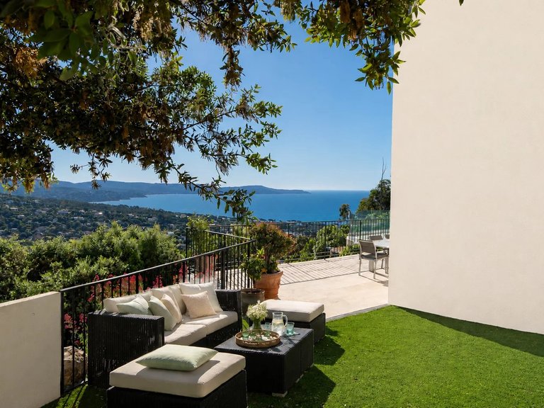 Villa for Sale in Cavalaire Sur Mer, Provence Coast (cassis To Cavalaire) 19