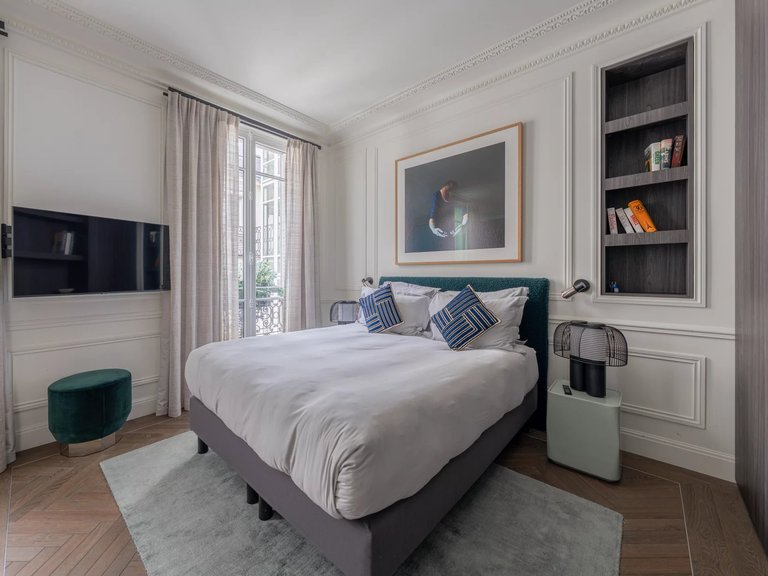 Apartment for Sale in 8th (golden Triangle - Parc Monceau), Golden Triangle - Trocadéro (8th - 16th) 9