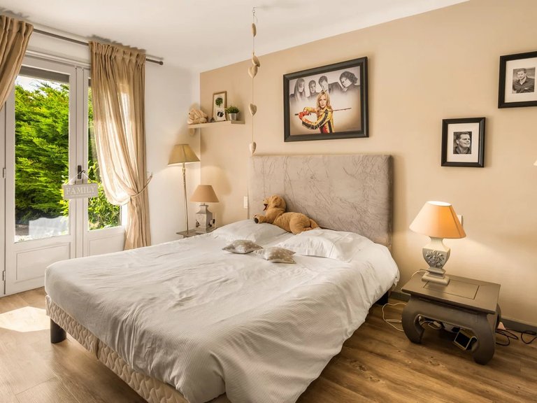 Villa for Sale in Cagnes Sur Mer, Antibes Area 12