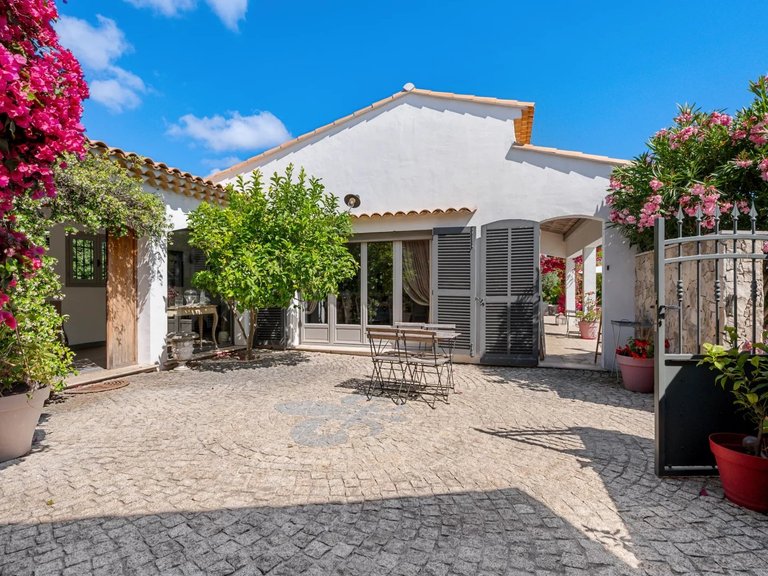 Villa for Sale in Cagnes Sur Mer, Antibes Area 13