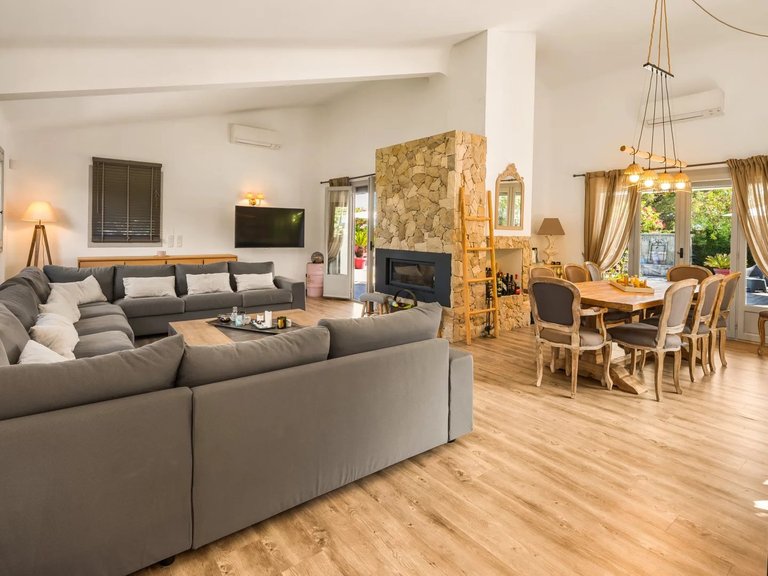 Villa for Sale in Cagnes Sur Mer, Antibes Area 3