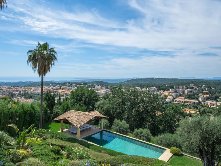 Villa for Sale in Vence, Vence, St. Paul Area 2