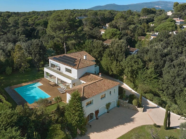 Villa for Sale in Valbonne, Mougins, Valbonne, Grasse Area 1