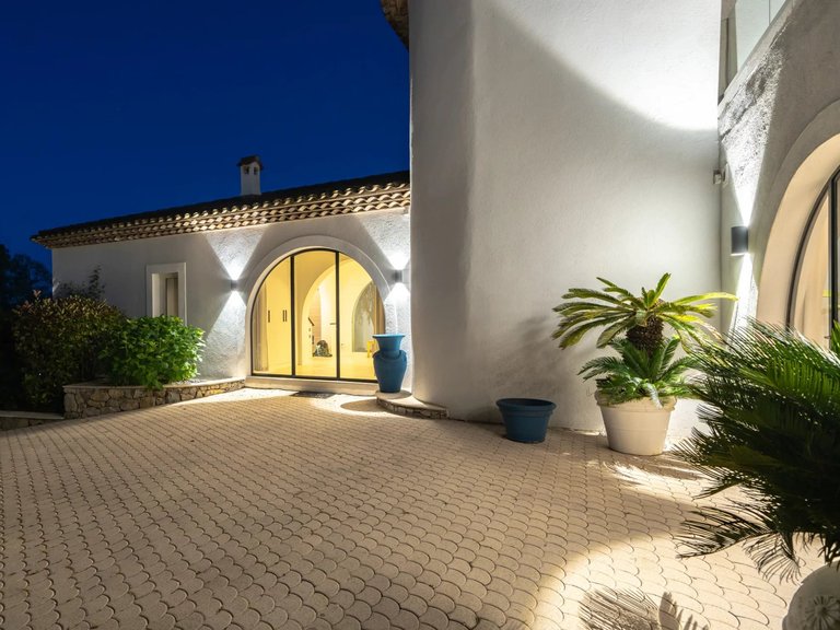 Villa for Sale in Valbonne, Mougins, Valbonne, Grasse Area 11