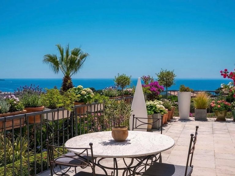 Villa for Sale in Cannes, Cannes Area 2