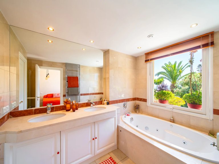 Villa for Sale in Cannes, Cannes Area 16