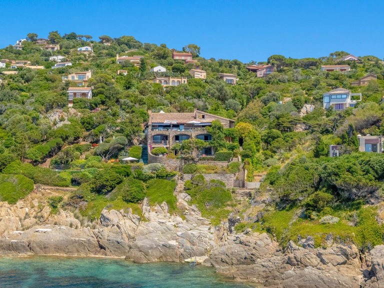 Villa for Sale in Ile Du Levant, Provence Coast (cassis To Cavalaire) 1
