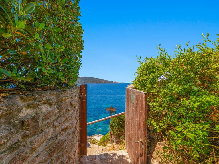 Villa for Sale in Ile Du Levant, Provence Coast (cassis To Cavalaire) 2