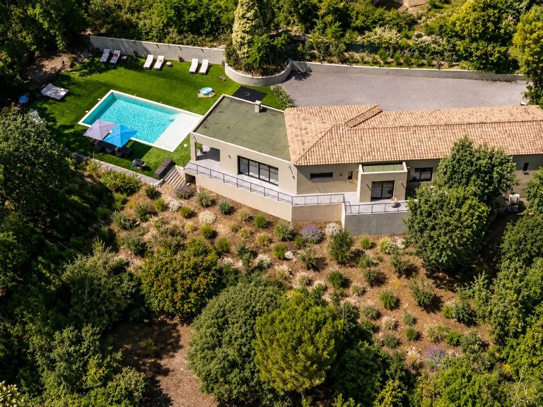Villa for Sale in Mouans Sartoux, Mougins, Valbonne, Grasse Area 1
