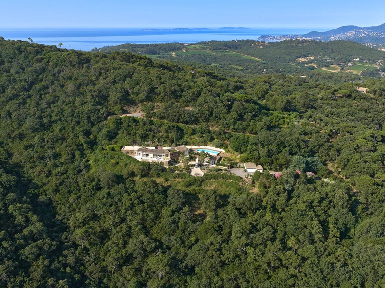 Villa for Sale in Gassin, St. Tropez, Grimaud Area 1