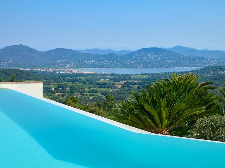 Villa for Sale in Gassin, St. Tropez, Grimaud Area 2