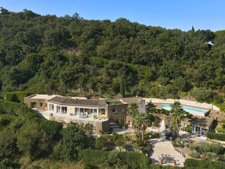 Villa for Sale in Gassin, St. Tropez, Grimaud Area 3
