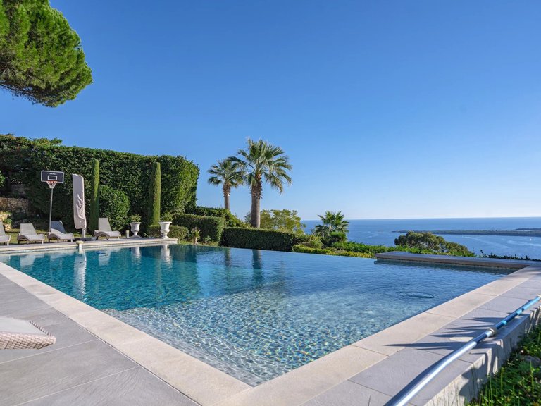 Villa for Sale in Cannes, Cannes Area 2