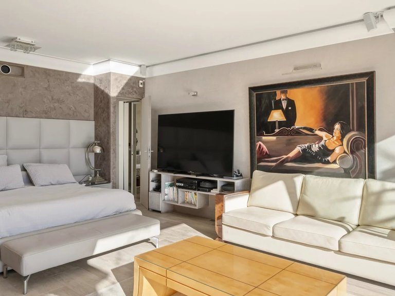 Villa for Sale in Cannes, Cannes Area 8