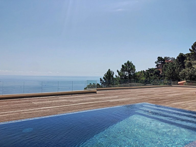 Villa for Sale in Theoule Sur Mer, Cannes Area 2