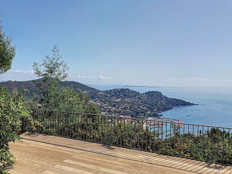 Villa for Sale in Theoule Sur Mer, Cannes Area 3