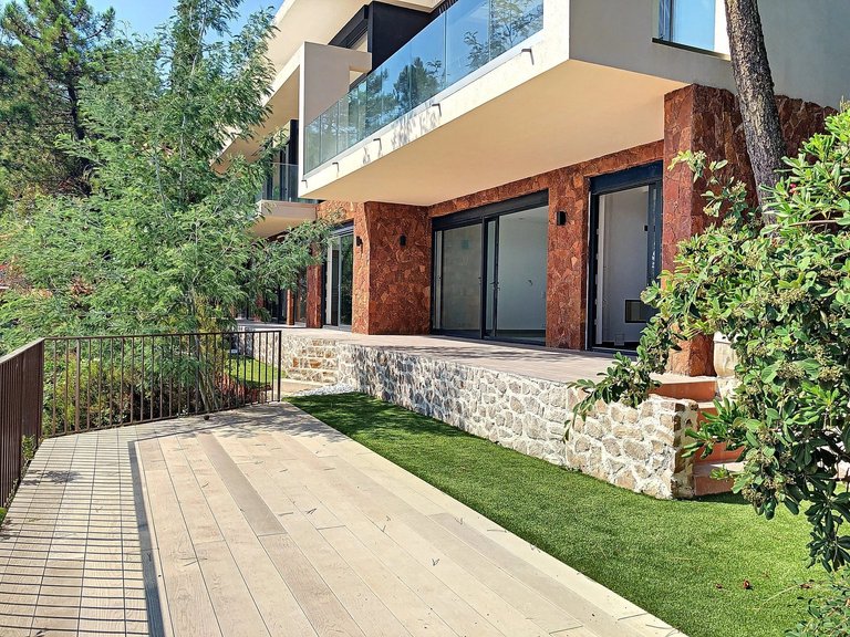 Villa for Sale in Theoule Sur Mer, Cannes Area 5