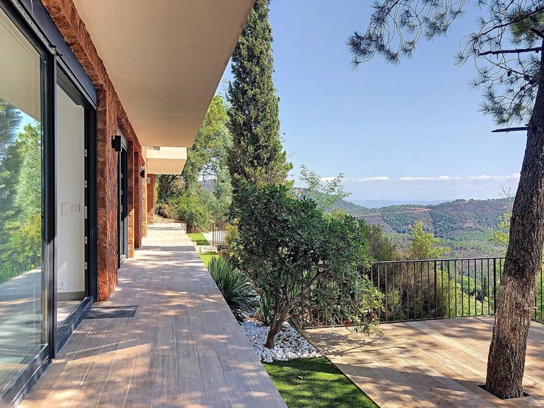 Villa for Sale in Theoule Sur Mer, Cannes Area 9