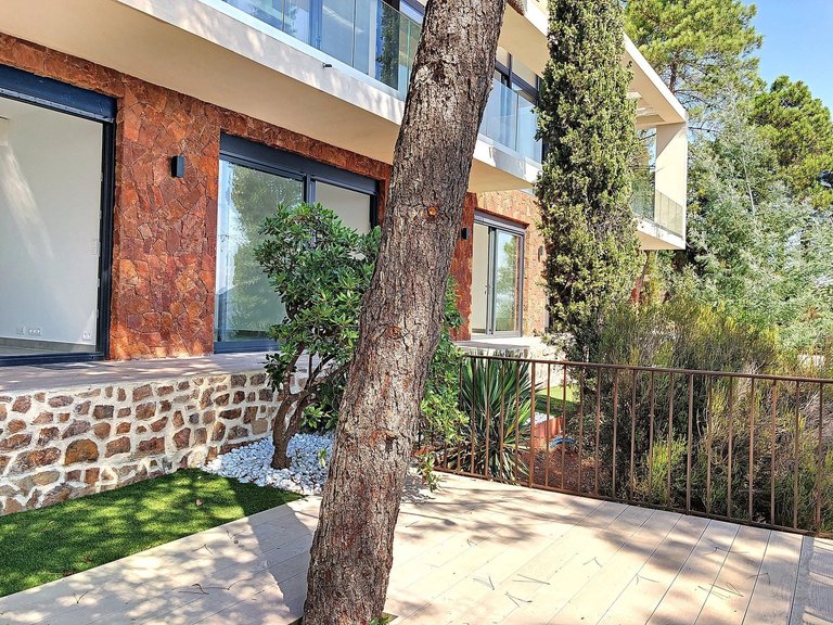 Villa for Sale in Theoule Sur Mer, Cannes Area 10