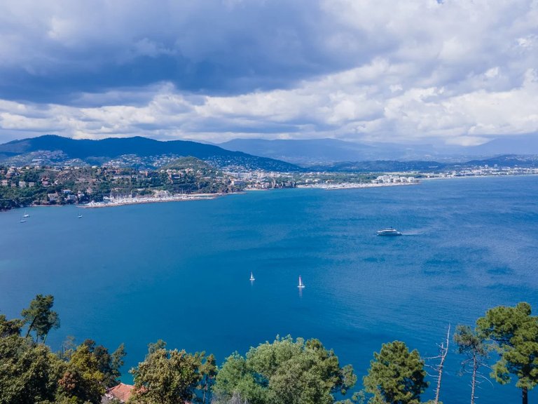 Villa for Sale in Theoule Sur Mer, Cannes Area 1