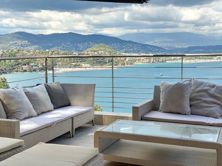 Villa for Sale in Theoule Sur Mer, Cannes Area 2