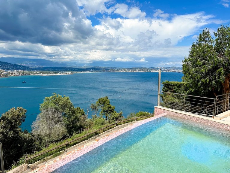 Villa for Sale in Theoule Sur Mer, Cannes Area 3