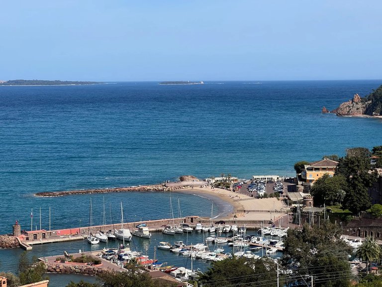 Villa for Sale in Theoule Sur Mer, Cannes Area 17