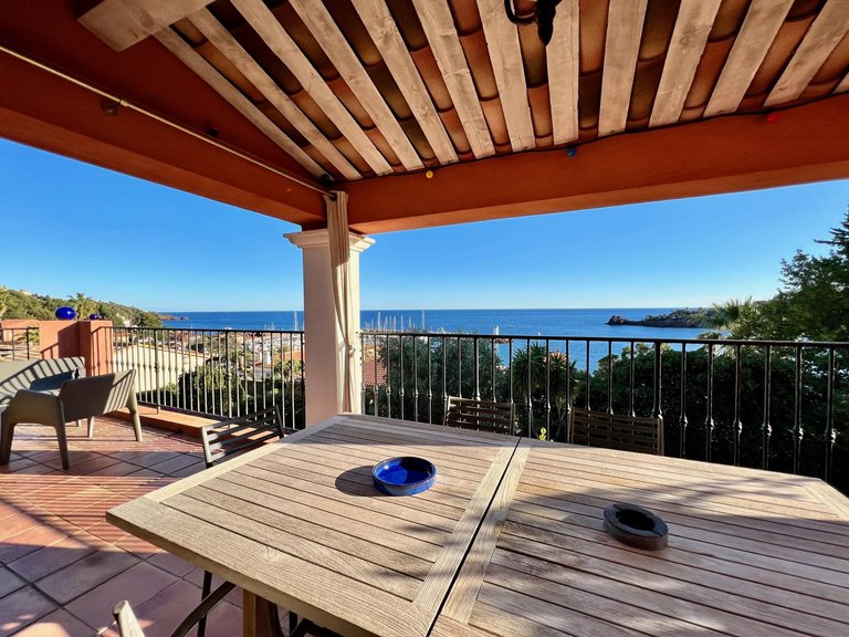 Villa for Sale in Theoule Sur Mer, Cannes Area 1