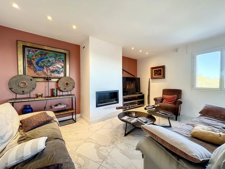 Villa for Sale in Theoule Sur Mer, Cannes Area 2