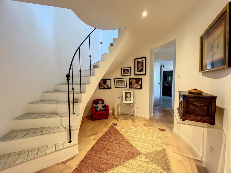 Villa for Sale in Theoule Sur Mer, Cannes Area 9