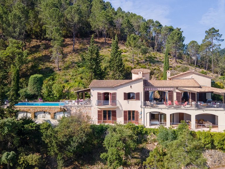Villa for Sale in Theoule Sur Mer, Cannes Area 1