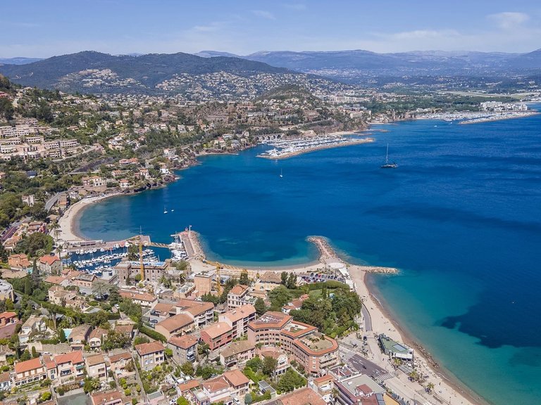 Villa for Sale in Theoule Sur Mer, Cannes Area 2