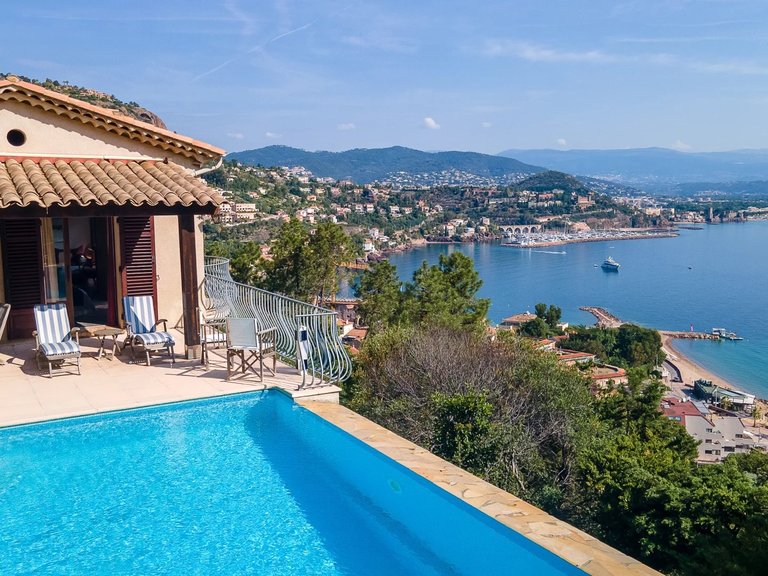 Villa for Sale in Theoule Sur Mer, Cannes Area 3