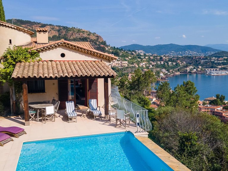 Villa for Sale in Theoule Sur Mer, Cannes Area 4
