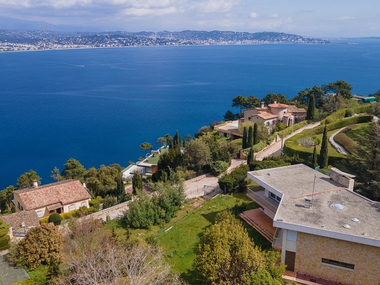 Villa for Sale in Theoule Sur Mer, Cannes Area 1